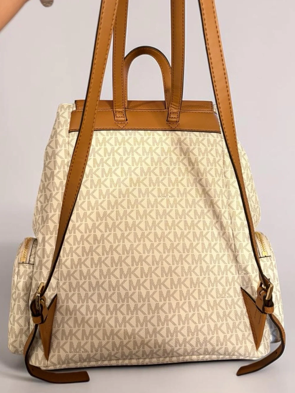 NWT Michael Kors Abbey Large Cargo Signature Backpack in Acorn and Vanilla